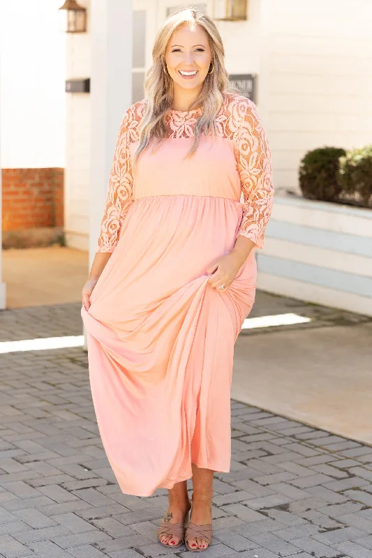Effortlessly chic outfits for the modern woman   Looking Elegant Maxi Dress, Peach