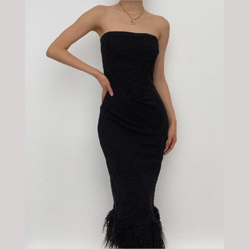 Bold and sophisticated looks for every woman BerryBetty - Sleeveless solid feather backless tube dress Bold and sophisticated looks for every woman BerryBetty - Sleeveless solid feather backless tube dress