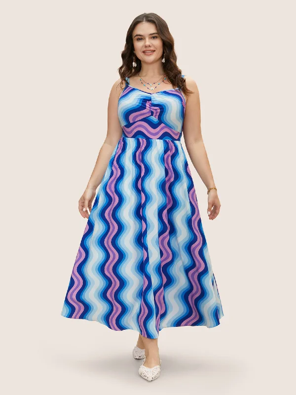 Stylish plus-size clothing for women   Wavy Striped Print Ruched Shirred Dress