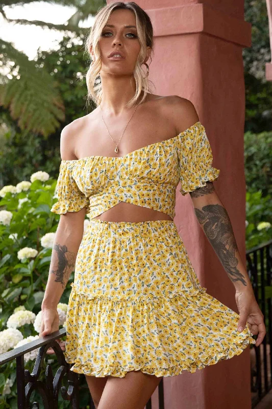 Trendy women’s clothing    Alexi Frill Trim Mini Skirt Sunflower Print Yellow
