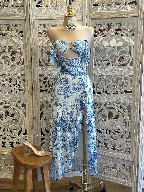 Refresh your wardrobe with stylish women’s outfits   Blue Floral Keyhole Cutout Midi Dress- Stretchy, Estira