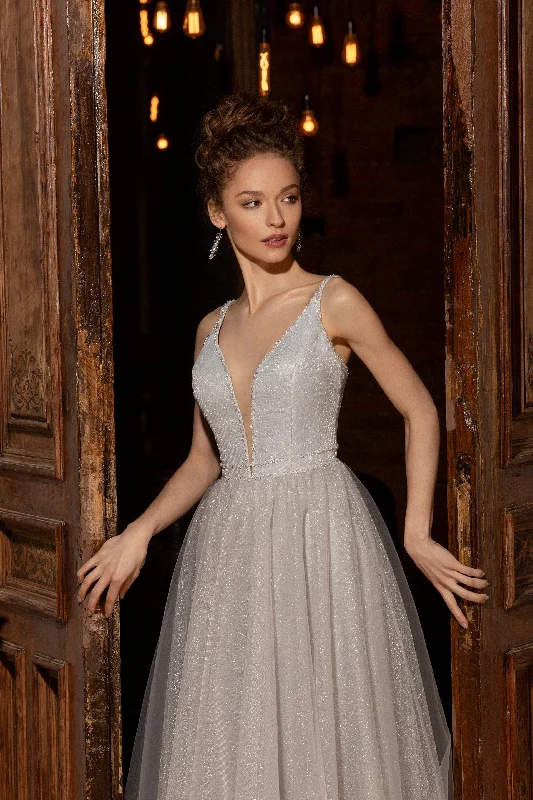 Effortlessly stylish outfits for the modern woman   V-Neck Sparkle Spaghetti Strap Party Dress