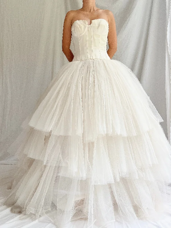 Soft, breathable fabrics for fashionable women   00s Reem Acra Silk Dropped Waist Gown - XS/S 2/4