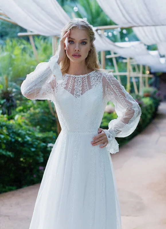 Elegant evening wear for special events   2in1 Wedding Dress with a Lace Cap