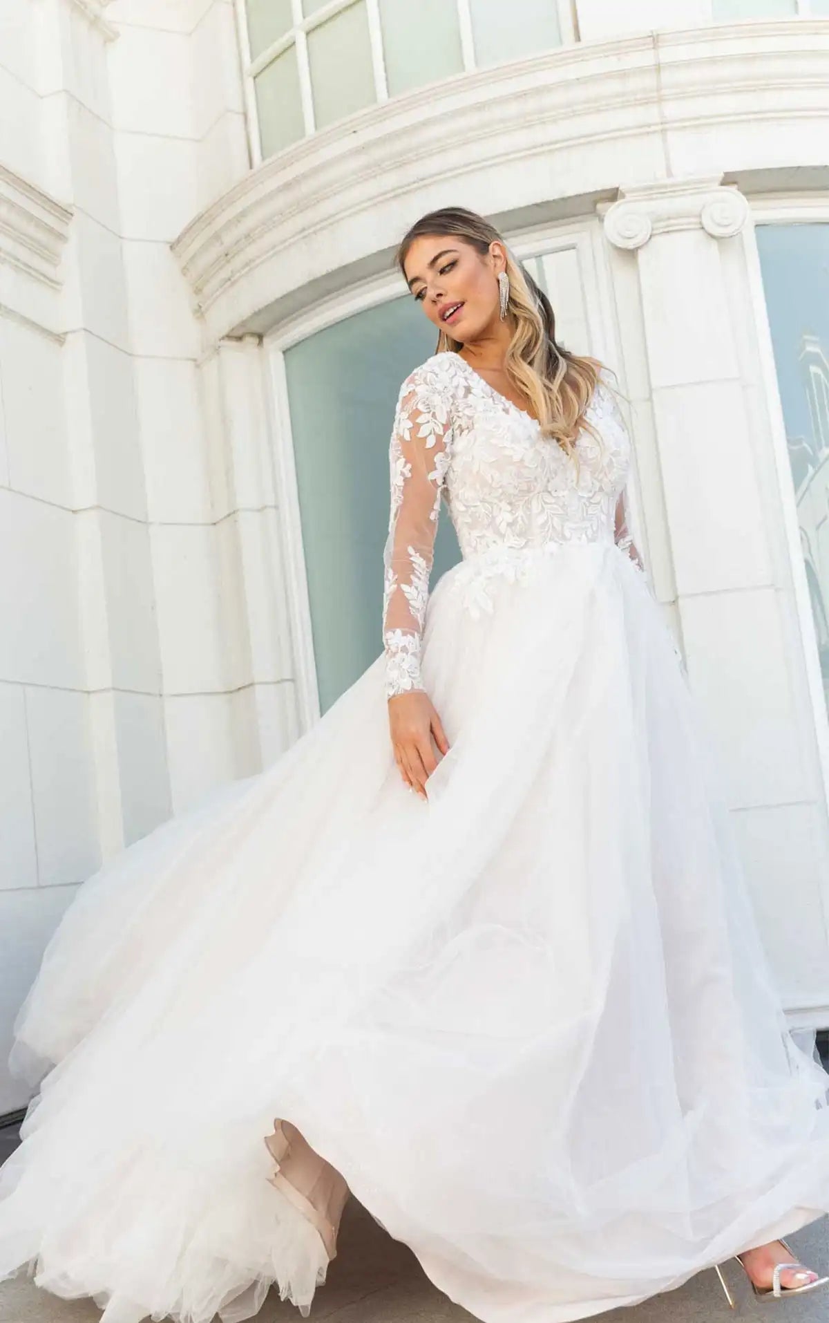 Fashionable, yet affordable women’s apparel   7725