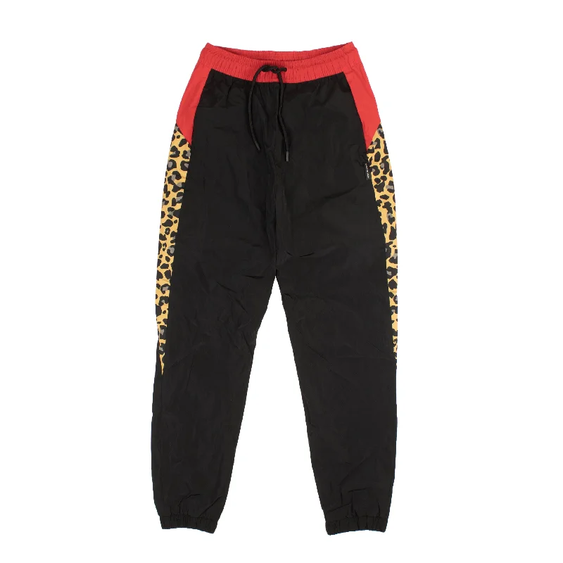 Iconic women’s outfits that never go out of style Black And Red Leopard Block Pants Iconic women’s outfits that never go out of style Black And Red Leopard Block Pants