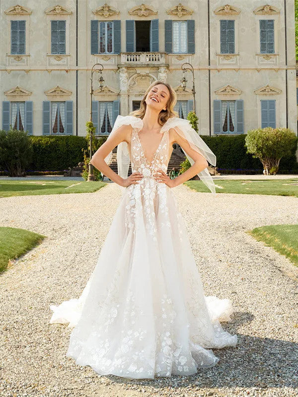 Fashionable women’s clothing that makes you shine Deep V-neck Popular Bridal Gowns, Lace Elegant Newest Wedding Dresses, A-line Beach Wedding Dresses Fashionable women’s clothing that makes you shine Deep V-neck Popular Bridal Gowns, Lace Elegant Newest Wedding Dresses, A-line Beach Wedding Dresses