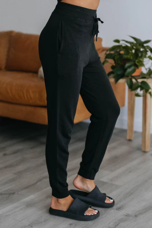 Fashion-forward women’s clothing on a budget   Merritt Lounge Joggers - Black