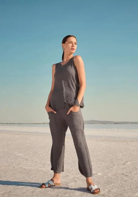 Stylish women’s clothing designed for comfort Ever Sassy Textured Trousers, Dark Grey Stylish women’s clothing designed for comfort Ever Sassy Textured Trousers, Dark Grey