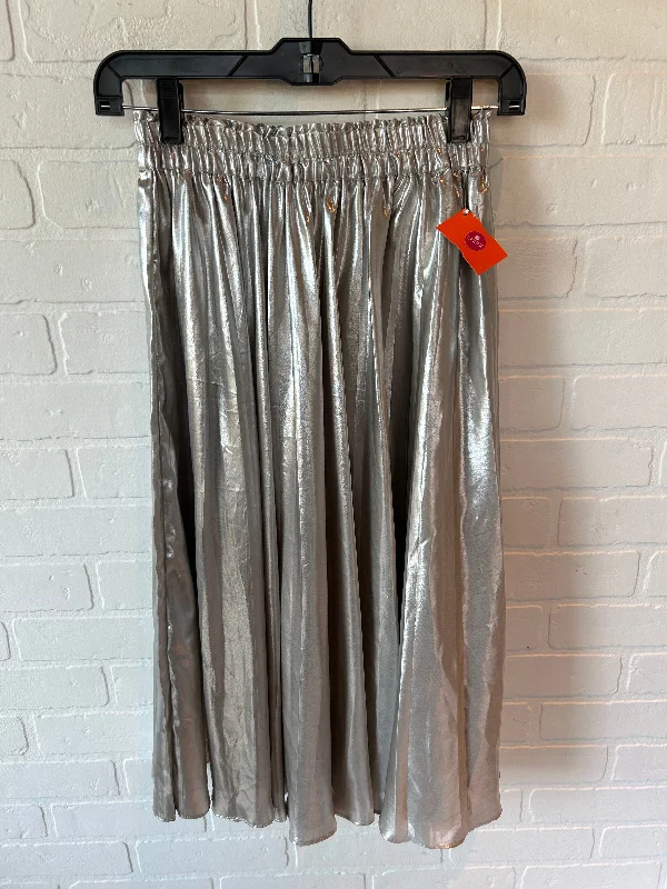 Premium quality women’s clothing at affordable prices Skirt Maxi By H&m In Silver, Size: 4 Premium quality women’s clothing at affordable prices Skirt Maxi By H&m In Silver, Size: 4