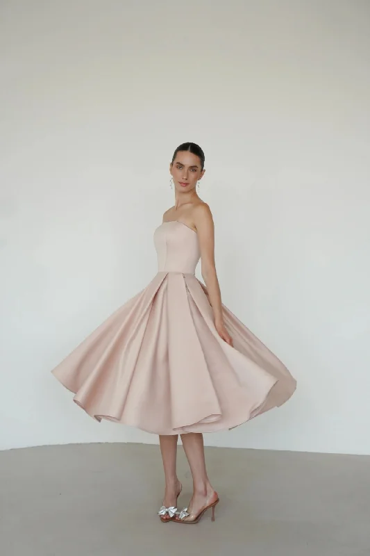 Latest fashion trends for modern women   A-line Strapless Midi Prom Dress with Box Pleats