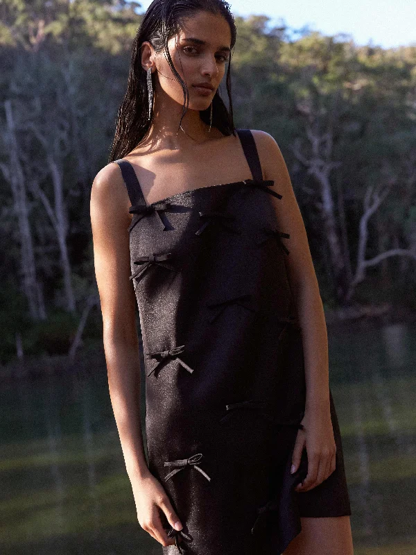 A perfect wardrobe for fashionable women   KALINA SHIFT MINI DRESS
