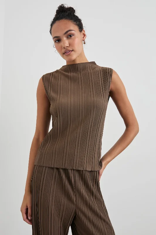 Elevate your style with fashionable women’s clothing   TREA TOP - MOREL