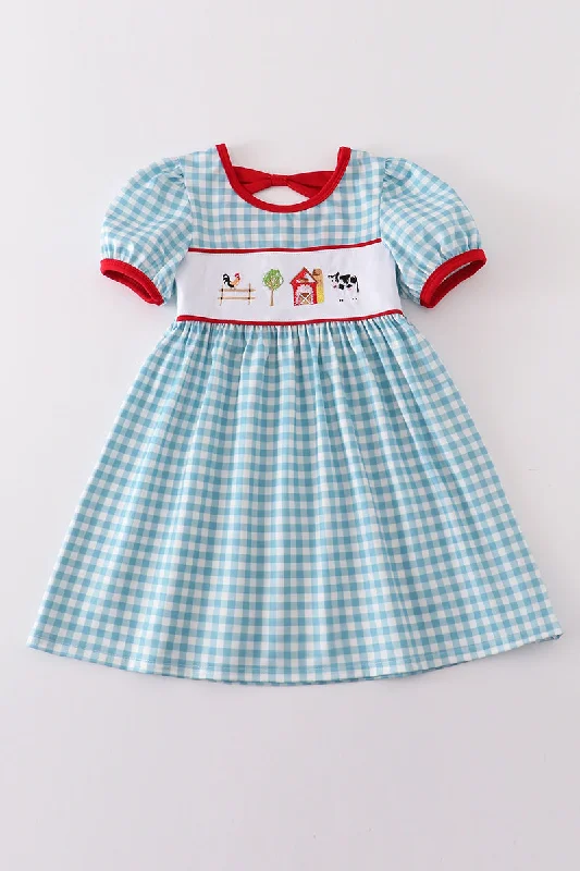 Effortlessly stylish outfits for the modern woman   Blue plaid farm embroidery dress