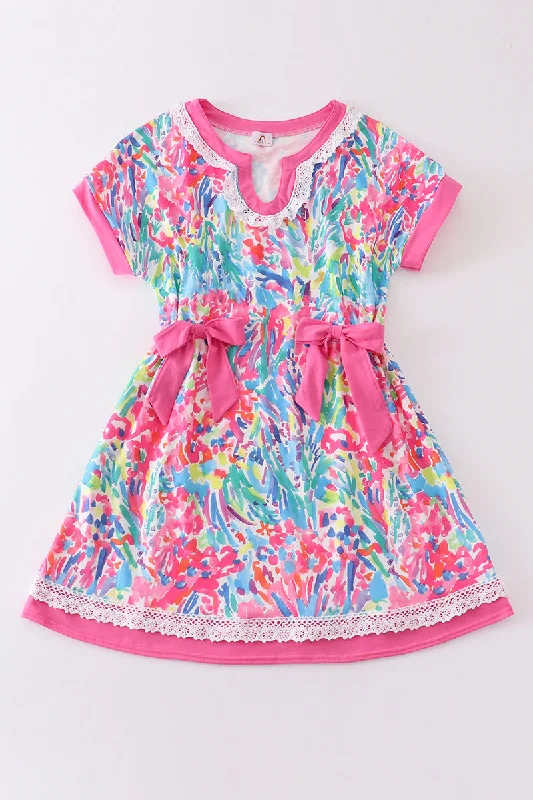 Chic, modern looks for the stylish woman   Pink floral print woman dress