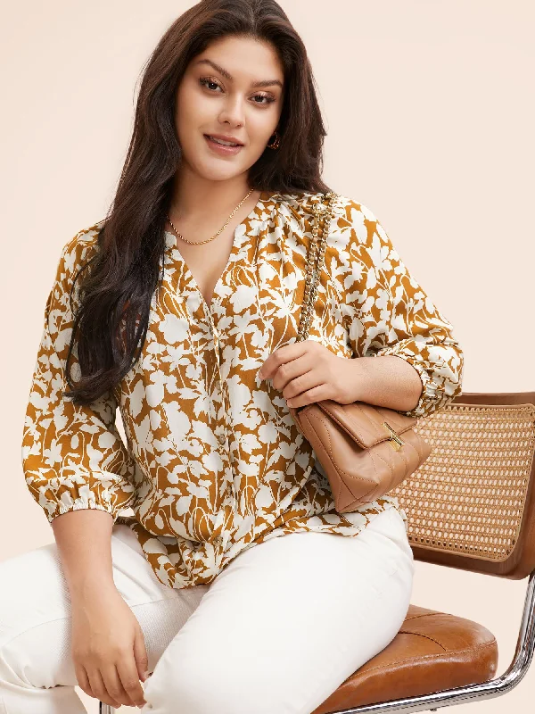 Bold fashion choices for the confident woman Notched Silhouette Floral Print Lantern Sleeve Blouse Bold fashion choices for the confident woman Notched Silhouette Floral Print Lantern Sleeve Blouse